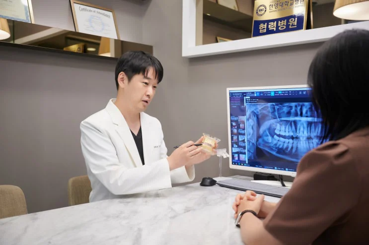 수택동 치과, 상악동거상 골이식 임플란트의 두 가지 방식 - 자주 받는 질문